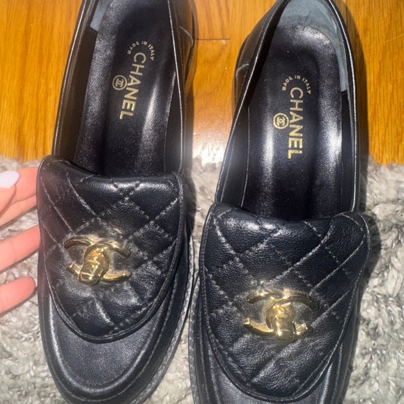 Chanel gold hardware leather loafers - Picture 4 of 6